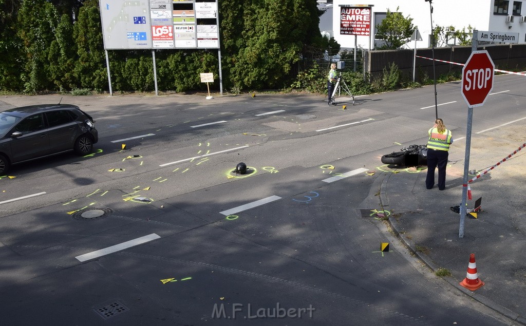 Schwerer Krad PKW Unfall Koeln Muelheim Am Springborn Cottbuserstr P120.JPG - Miklos Laubert